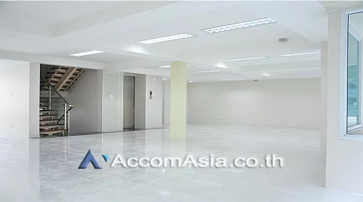 6  Office Space For Sale in Silom ,Bangkok BTS Sala Daeng AA13148